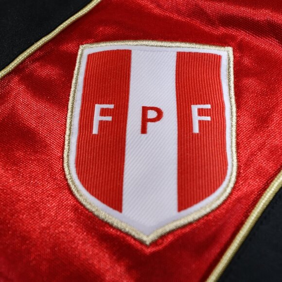 Umbro Peru Soccer Jersey Mens L 2018 World Cup FPF Official Limited Edition 2018 - Picture 3 of 16